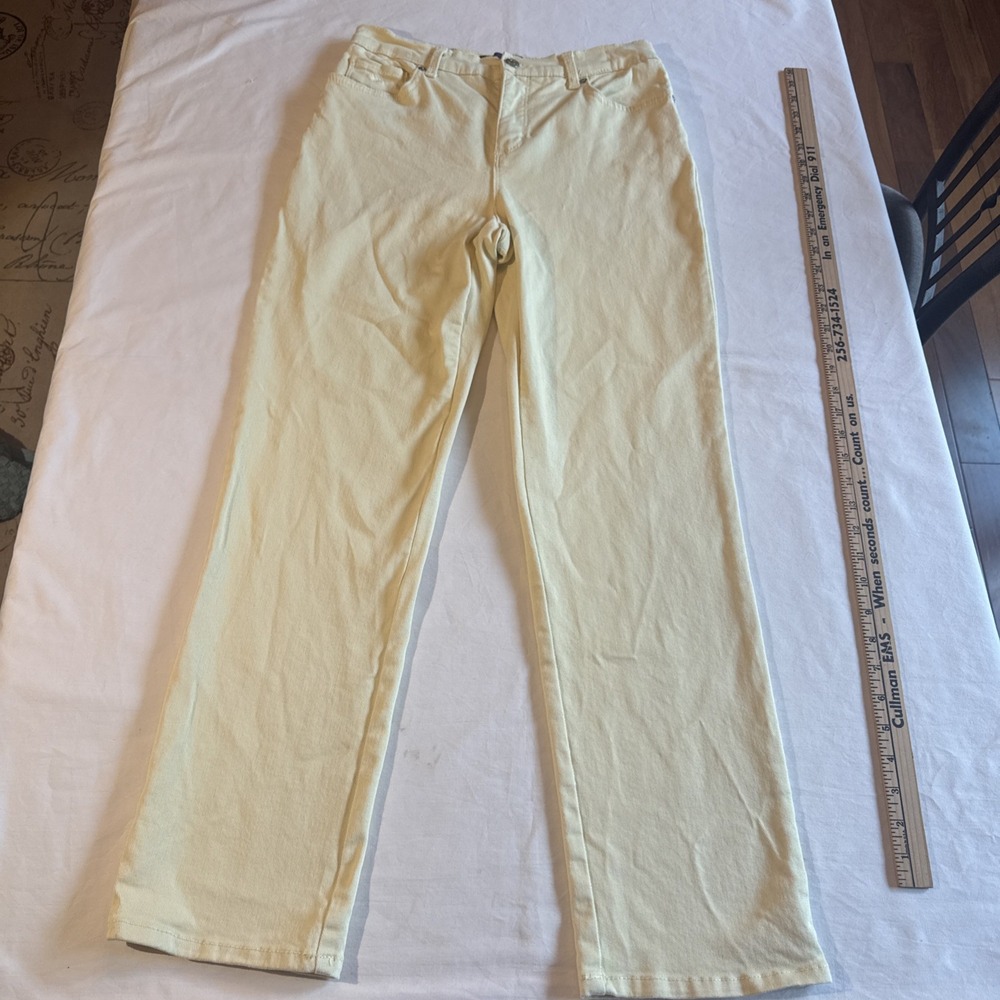 Gloria Vanderbilt Amanda Women's Pale Yellow Straight Stretch Denim Jeans Sz 6MS